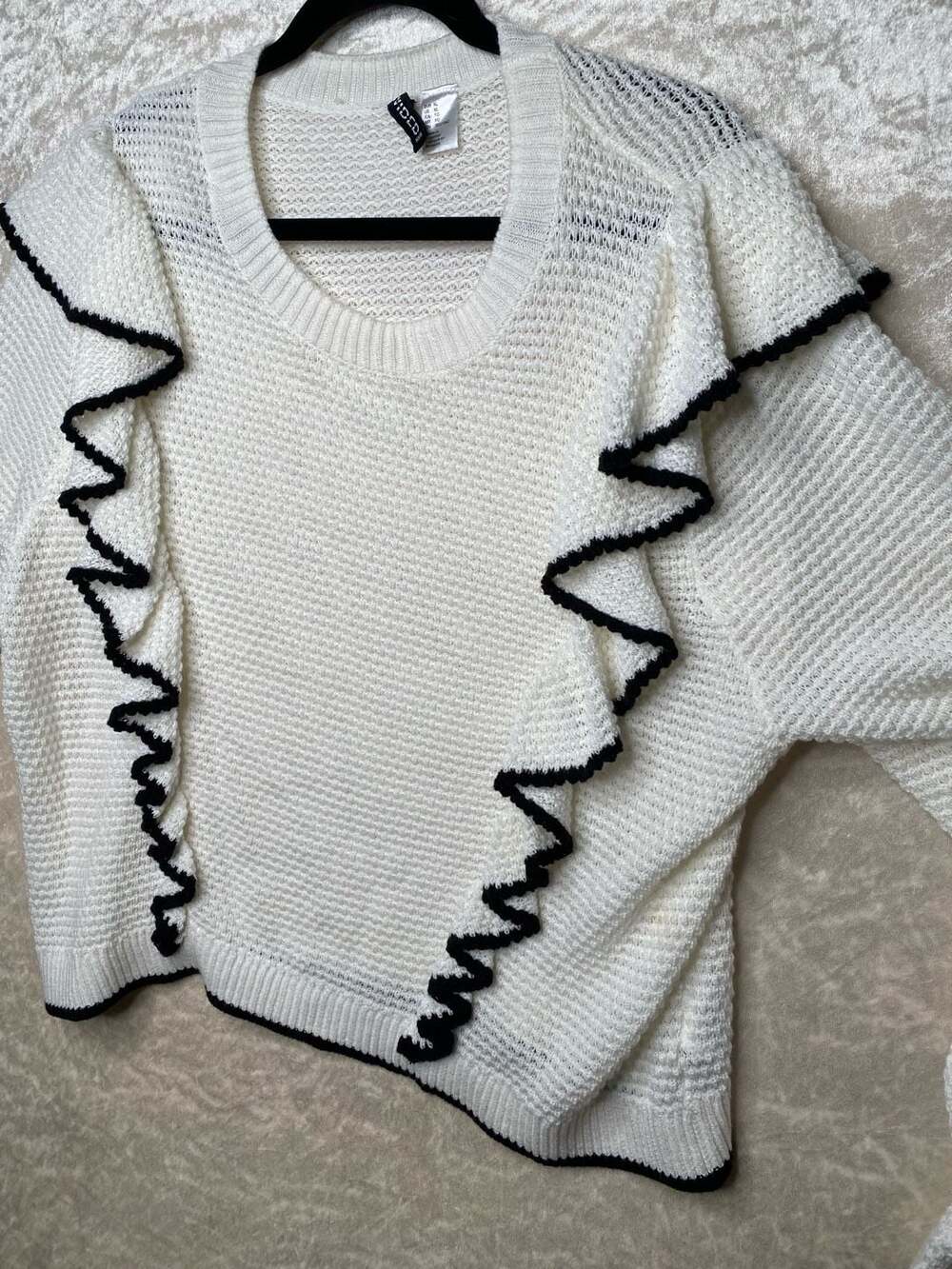 Divided H&M Ruffle Sweater - Picture 2 of 3